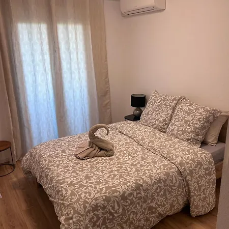 Olympie, Airport, Train And Tram Station Fully Equipped For 3 Peoples *